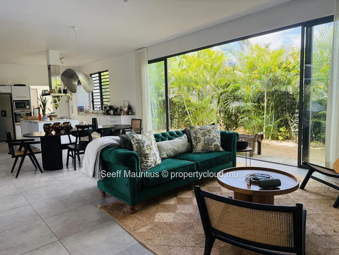 Tropical Modernity at Its Finest: Villa Bois Chandelle