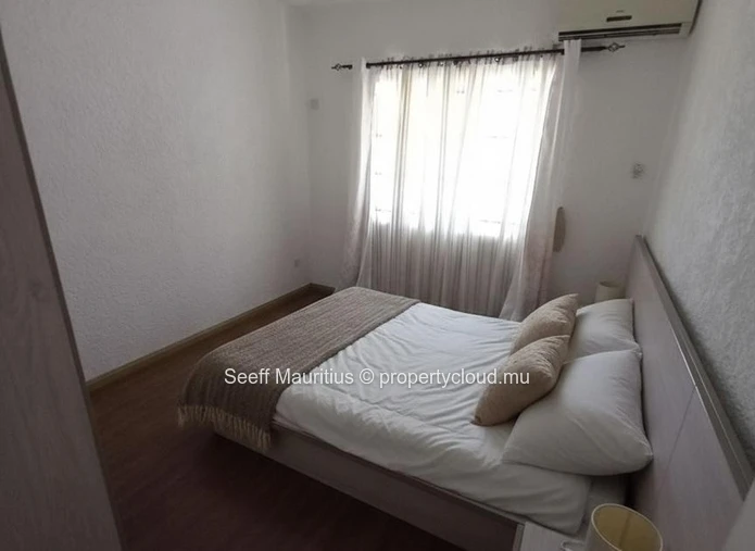 Spacious 3-Bedroom Ground-Floor Apartment | Steps from the Beach