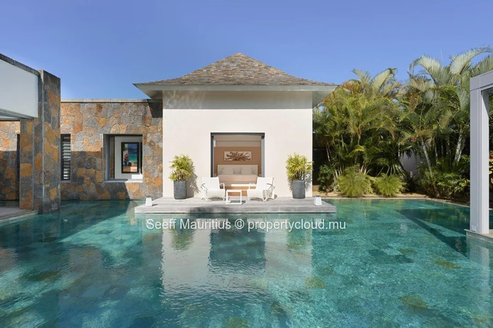 Luxurious Villa with Heated Pool and Home Automation