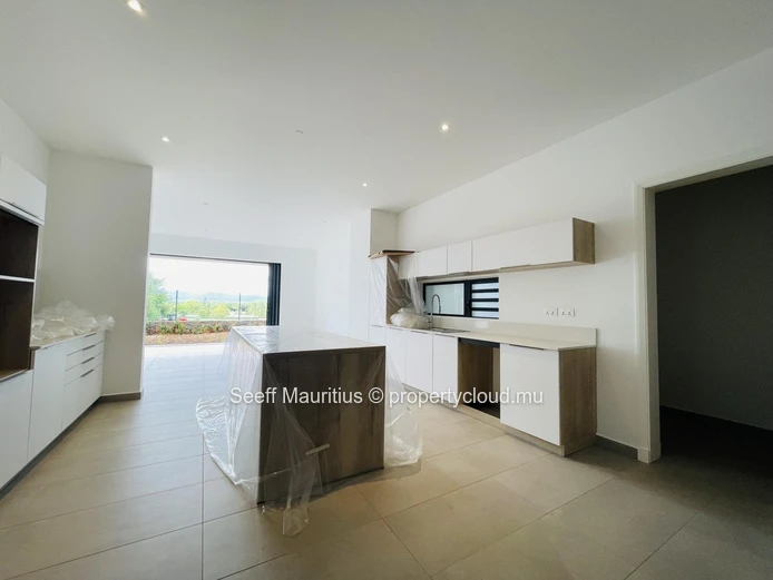 Spacious & Elegant Apartment with Stunning Mountain Views 