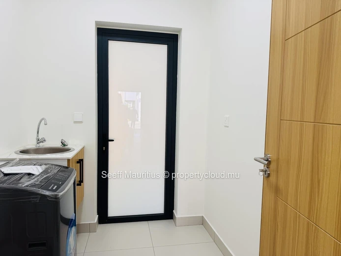 River Park Trianon - Modern Living: 3-Bedroom Garden Apartment