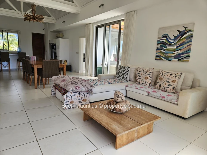 Penthouse avec finitions modernes dans un domaine résidentiel sécurisé