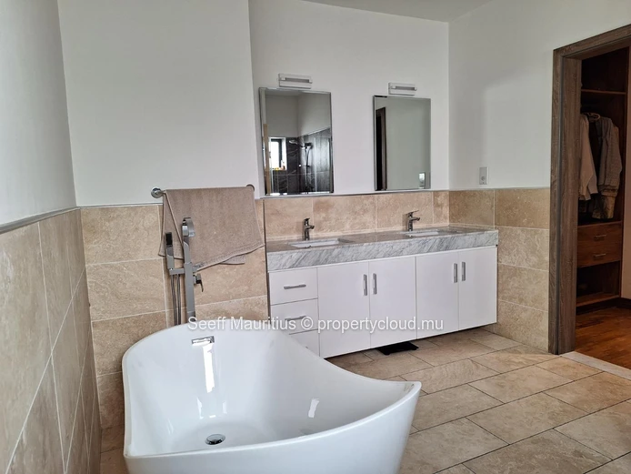 Penthouse spacieux avec vue sur le parc 