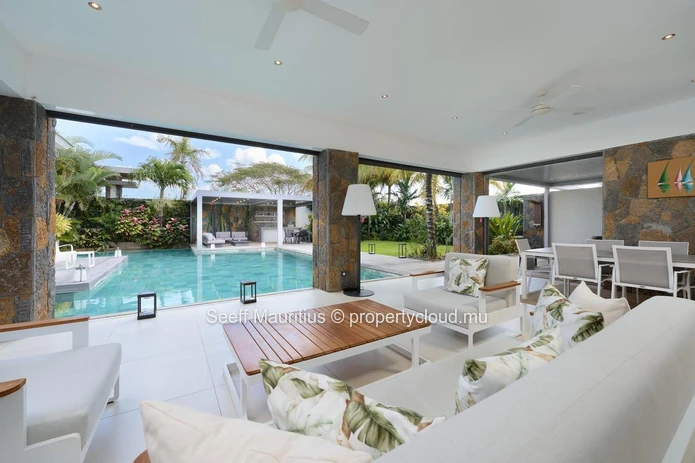 Luxurious Villa with Heated Pool and Home Automation