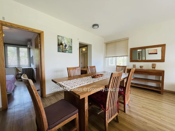 Central Haven: Ideal Apartment Proximity to Schools, Shopping, and Daily Amenities 