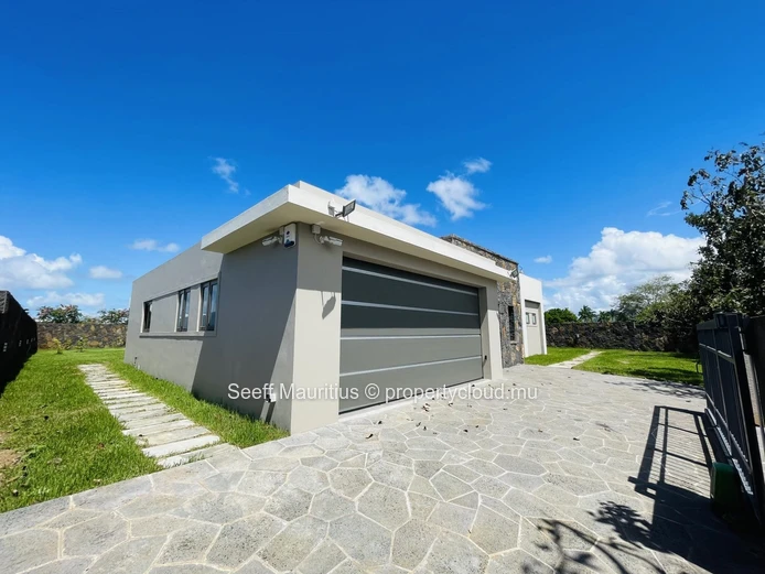 Serenity Haven: A Contemporary Retreat in the Heart of Gated Elegance