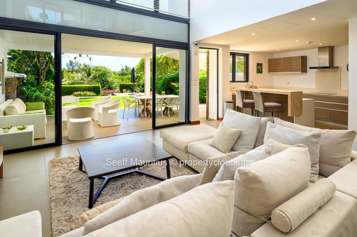Tropical Elegance and Modern Comfort