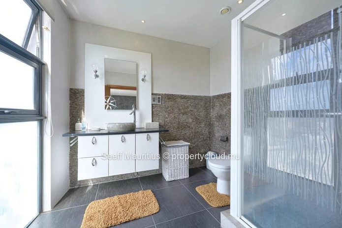 Modern Elegance Meets Comfort in a Designer Penthouse 