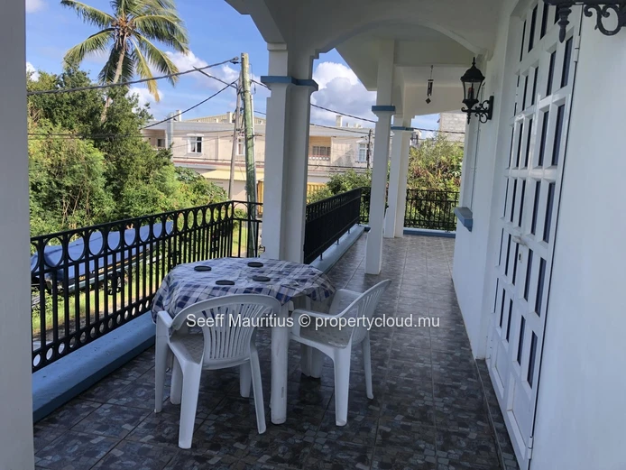 Spacious Family Villa Near Beach