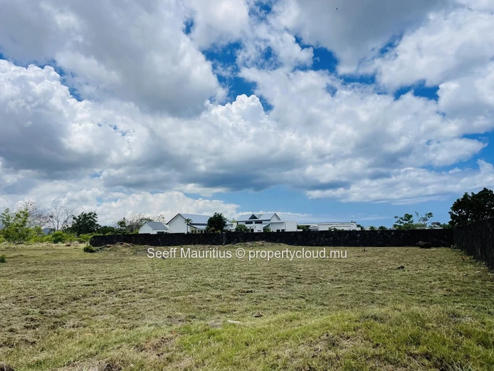 Secluded Paradise: Residential Plot in a Gated Estate with Serene Landscaping 