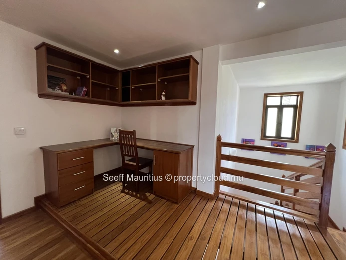 Spacieuse maison de 3 chambres avec piscine | À proximité de la plage, cafés et supermarché