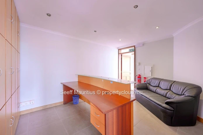 Fully Equipped Office Space in Grand Baie's Popular Business Hub