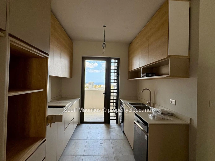 Newly Built Penthouse with Rooftop Plunge Pool & Panoramic Views