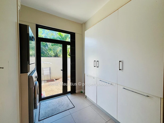 Contemporary Garden Apartment for Rent in La Preneuse