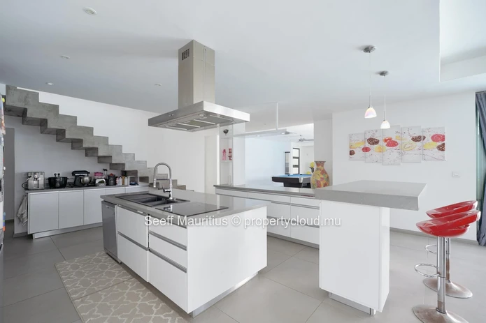 Luxury California-Style Villa for Sale