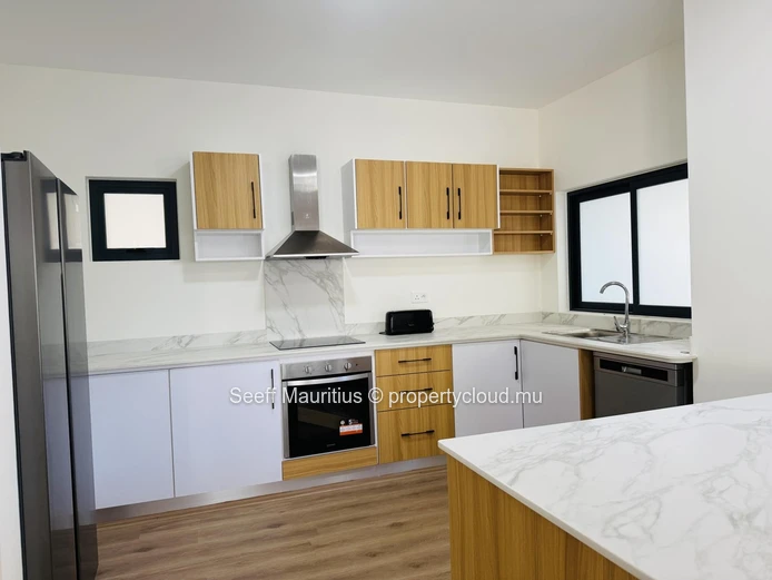 River Park Trianon - Modern Living: 3-Bedroom Garden Apartment