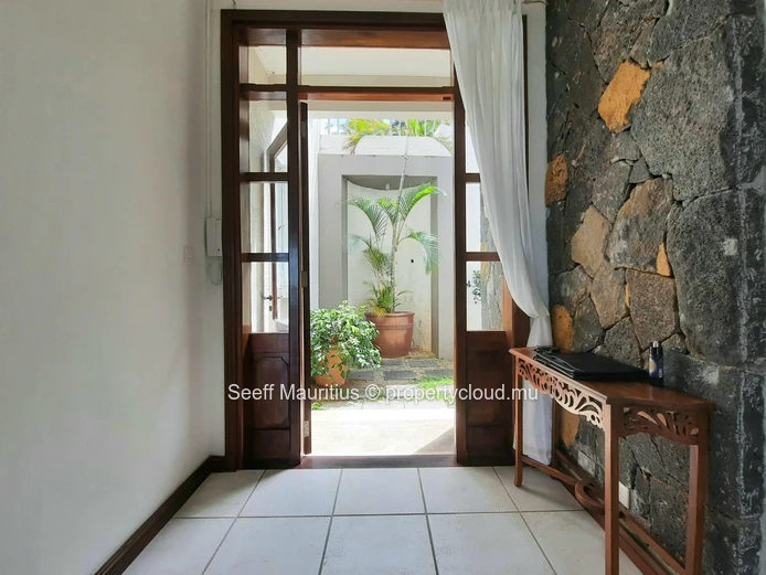 Superb Villa: Sea and Mountain Views