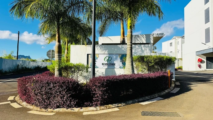 River Park Trianon - Modern Living: 3-Bedroom Garden Apartment