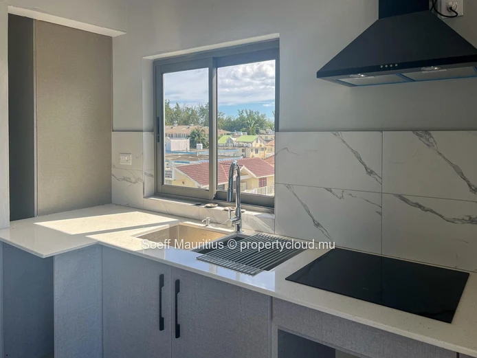 Élégant Penthouse Duplex – Flic en Flac | Vue Montagne | Piscine Privée