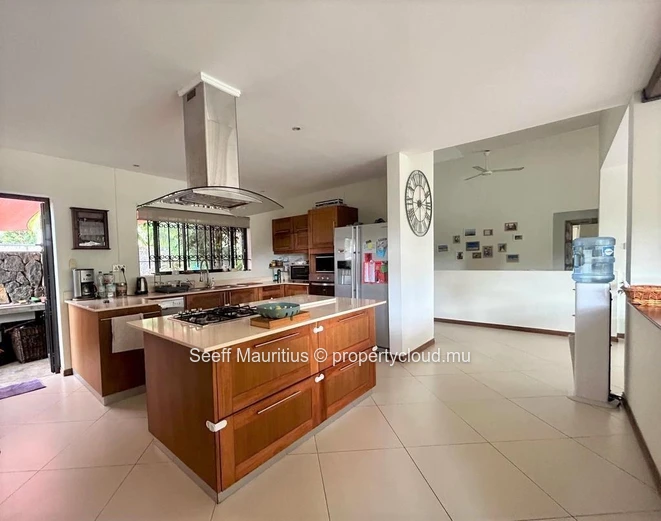 Gated Villa with Superb Mountain Views