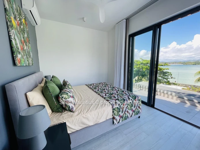 Superbe Villa en Bord de Mer – Vue Imprenable sur l'Océan et les Montagnes