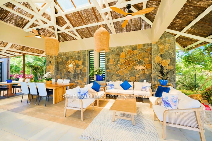 Contemporary Elegance villa on the Golf Course