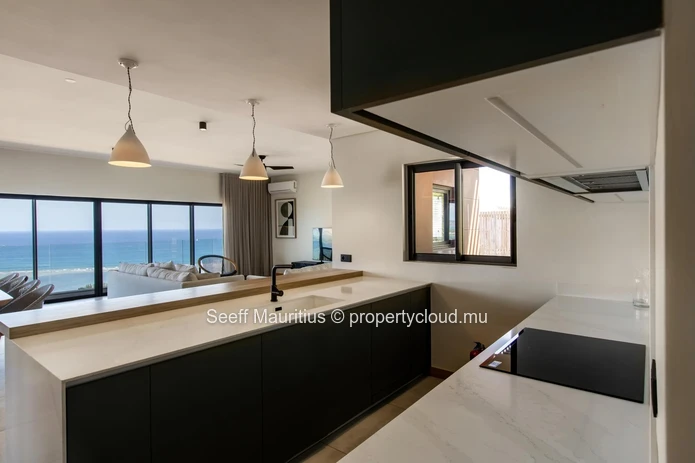Island Dream: Stunning Villa with Infinite Lagoon Views