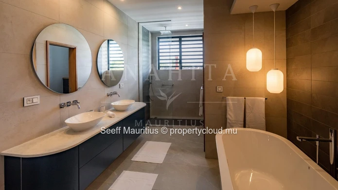 A Singular Architectural Icon with Panoramic Golf and Horizon Views
