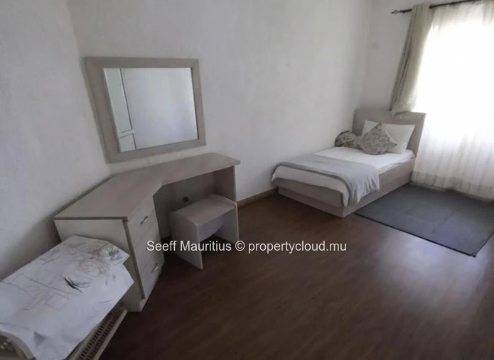 Spacious 3-Bedroom Ground-Floor Apartment | Steps from the Beach