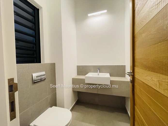 Spacious & Elegant Apartment with Stunning Mountain Views 