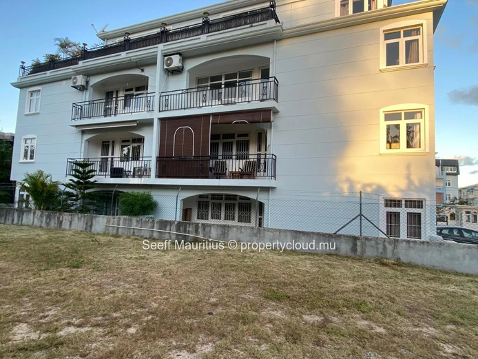 Coastal Living: Apartment with Amenities Proximity