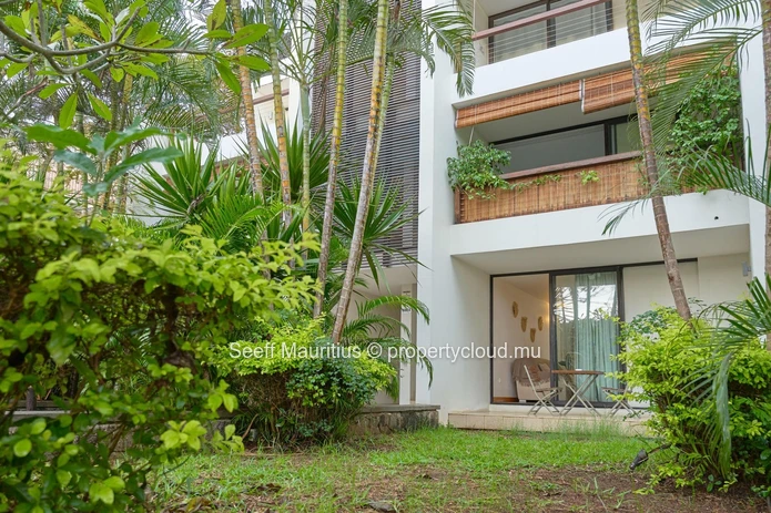 Coastal Elegance Near Mont Choisy