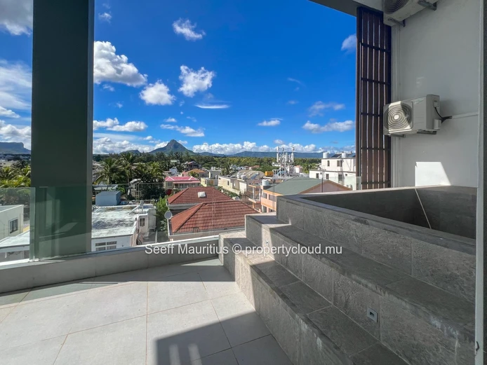 Élégant Penthouse Duplex – Flic en Flac | Vue Montagne | Piscine Privée
