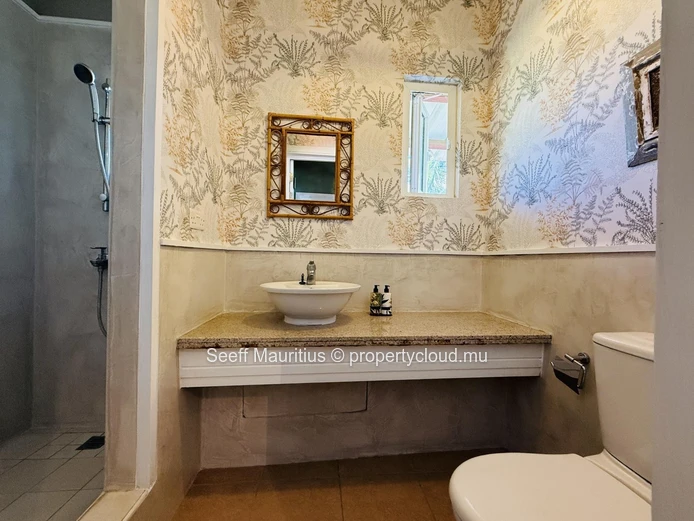 Coastal Elegance Meets Tropical Serenity 