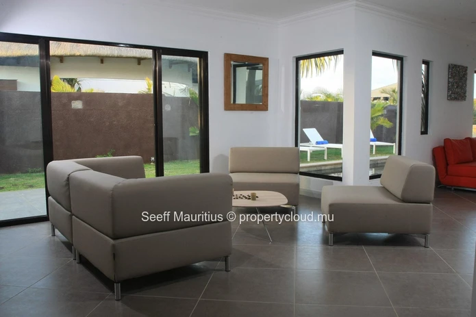Superb house in large residence near the sea