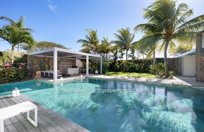 Luxurious Villa with Heated Pool and Home Automation