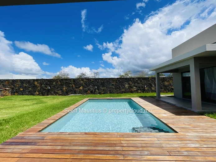 Serenity Haven: A Contemporary Retreat in the Heart of Gated Elegance