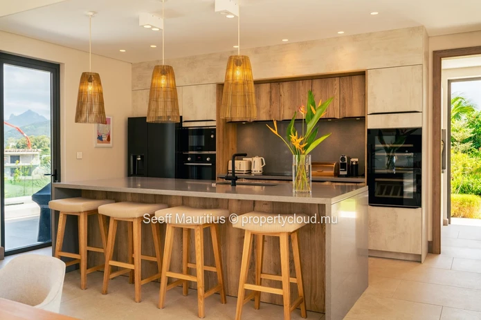 Modern Elegance: Luxurious Villa with Spectacular Views