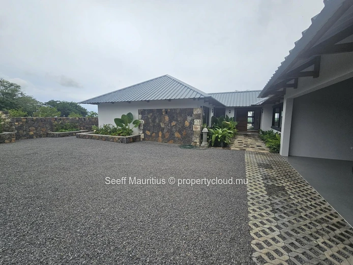 Elegant Family Villa with Private Pool, Ensuites & Ample Storage