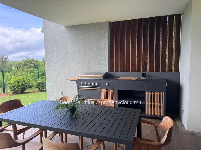 A stunning ground-floor flat – elegance, tranquillity and the coastal lifestyle 