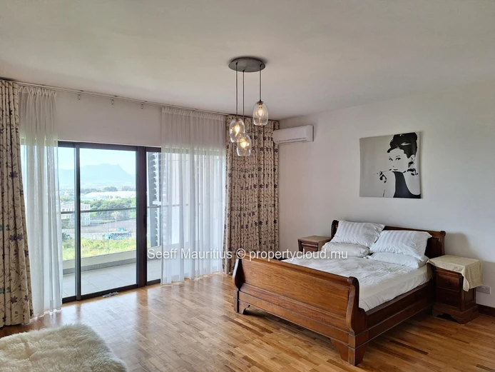 Penthouse spacieux avec vue sur le parc 