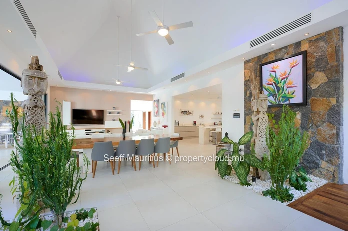 Luxurious Villa with Heated Pool and Home Automation