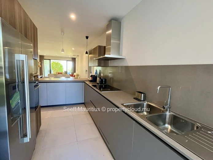 Coastal Oasis: Luxurious 3-Bedroom Apartment with Sea Views