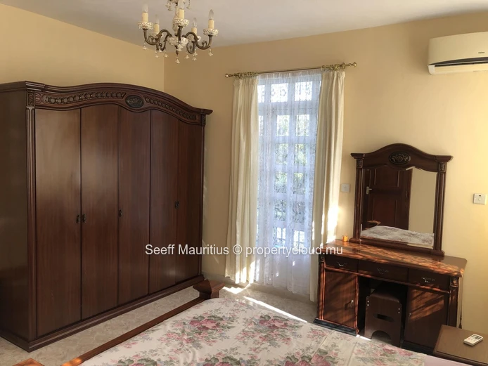 Spacious Family Villa Near Beach