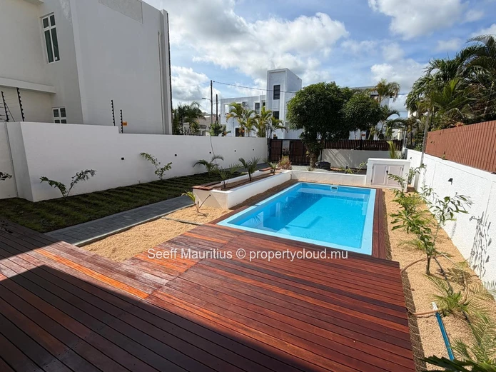 Stylish New Villa with Pool and Rooftop, Trou aux Biches