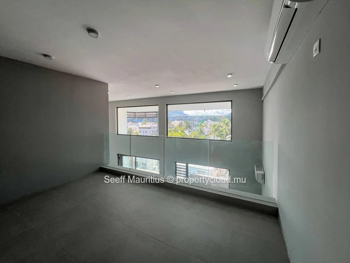 Élégant Penthouse Duplex – Flic en Flac | Vue Montagne | Piscine Privée