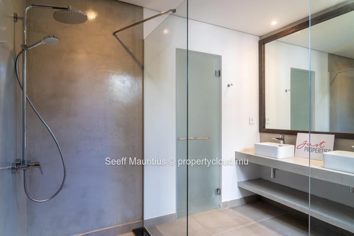 Refined Ground-Floor Living at Marine Residence