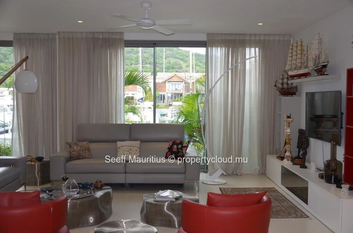 Spacious 5-Bedroom Villa with Rooftop Pool
