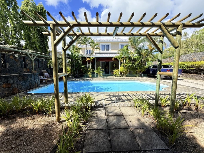 Coastal Elegance at Domaine du Levant Roches Noires