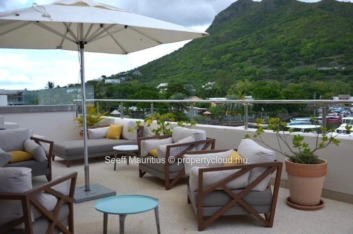 Spacious 5-Bedroom Villa with Rooftop Pool